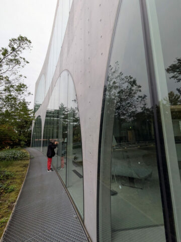 Tama Art University Library