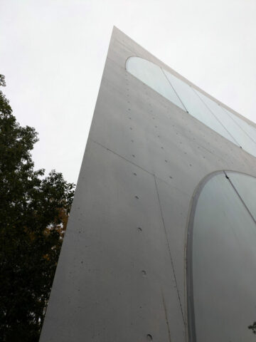 Tama Art University Library